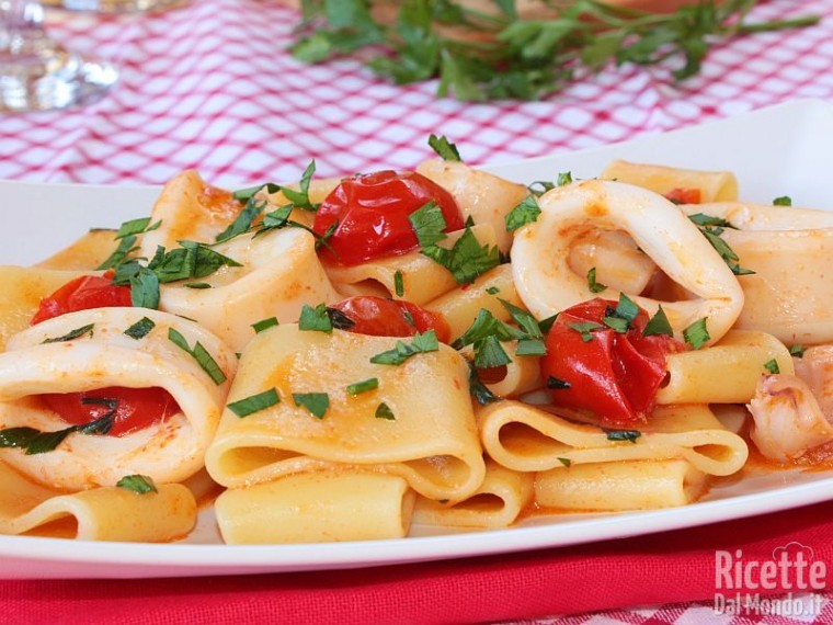 Calamarata ai frutti di mare | RicetteDalMondo.it