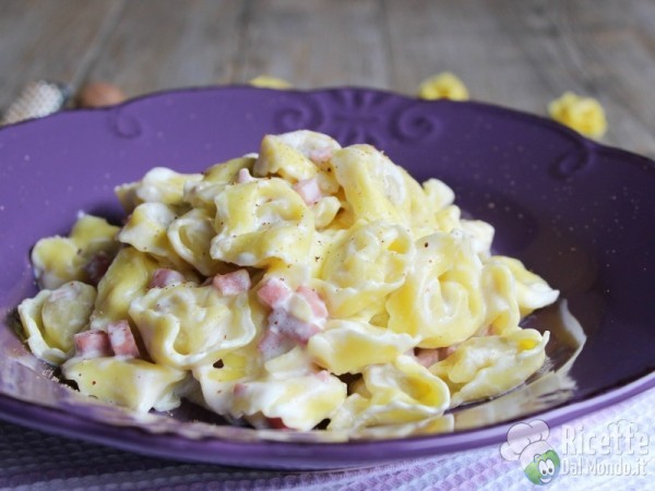 Ricetta tortellini panna e prosciutto
