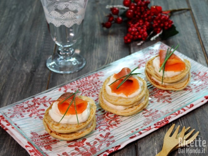 Blinis al salmone e yogurt